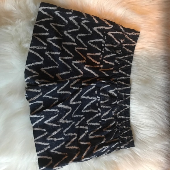 LOFT || comfy patterned shorts - Picture 2 of 2